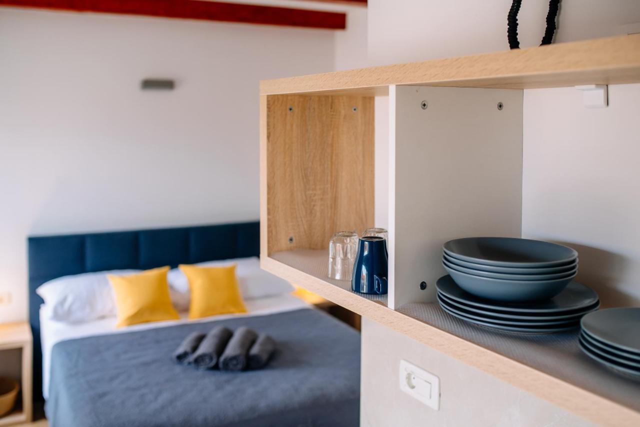 Appartement Art Deco Walls By Duhomes *