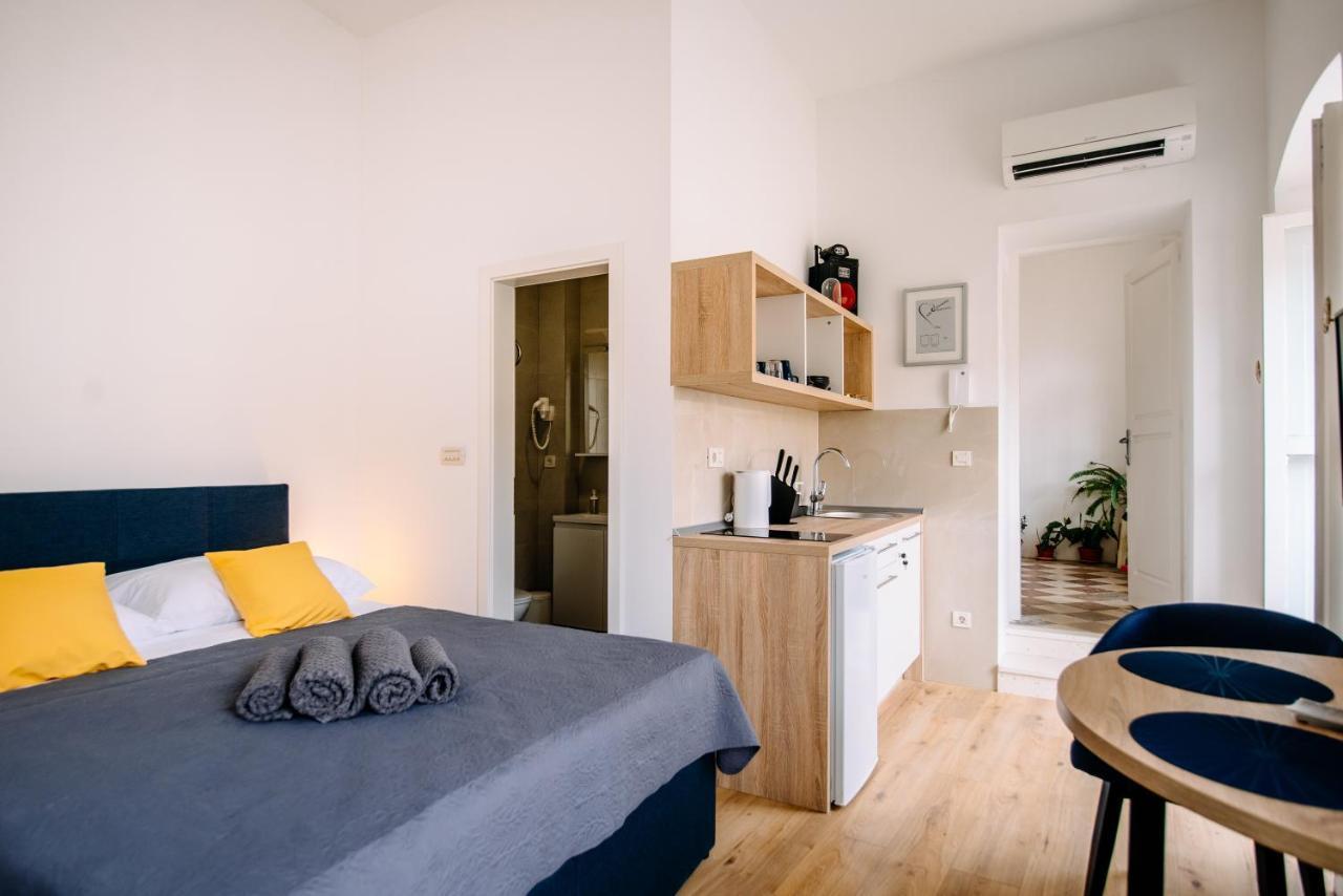 Appartement Art Deco Walls By Duhomes